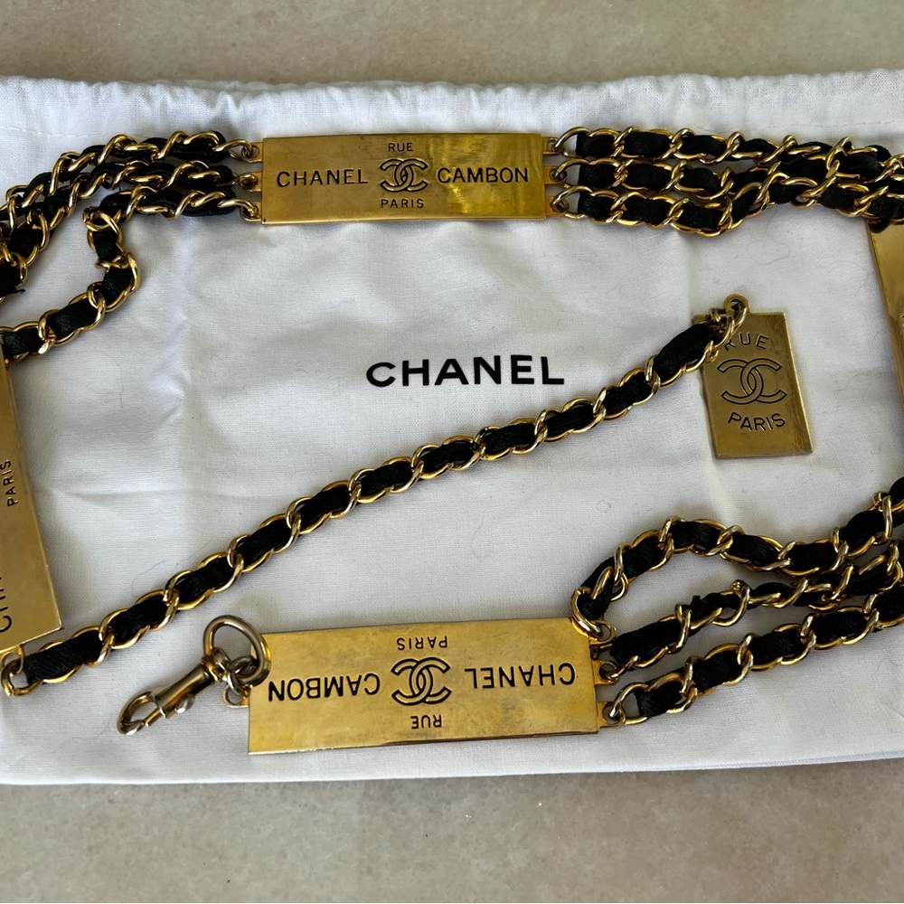 CHANEL Gold and Black Chain Belt